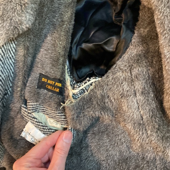 Beautiful men’s vintage wool and faux fur long coat - Picture 9 of 9